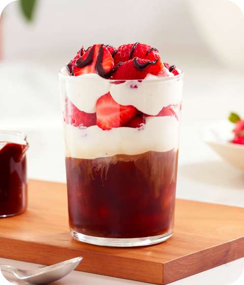 Parfait au café à la vanille et aux fraises