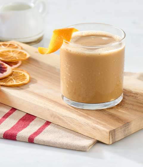 Breve glacé et secoué au sirop d’érable et à l’orange